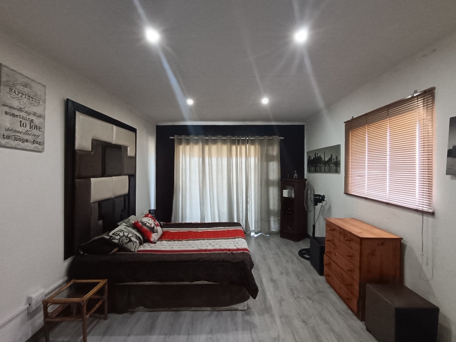 5 Bedroom Property for Sale in Oranjeville Free State